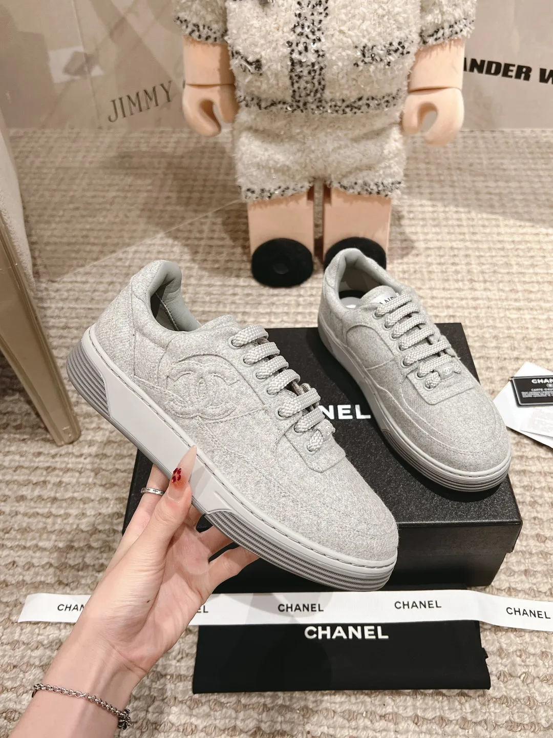 👟👟Ex-factory price 600👟👟 Chanel's new casual sports shoes, top version, incomparably beautiful and easy to wear, absolutely fairy style, very lightweight, high-end color matching, durable and versatile, must-have model. Upper: special material plus mud cloth, sheepskin lining, original foot pads, original TPU outsole Size: 35-41